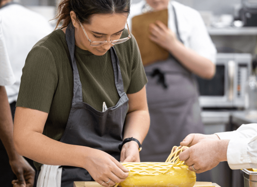 GRR SG JUNE 2022 FOOD BEEF WELLINGTON MASTERCLASS MADDIE 5 sg bw tile 050924 1