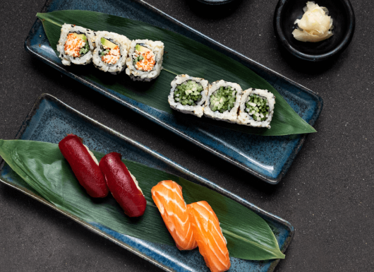GRR LC MAYFAIR AUGUST 2023 FOOD DELIVEROO SUSHI BOX ONE mfmnsl.180724