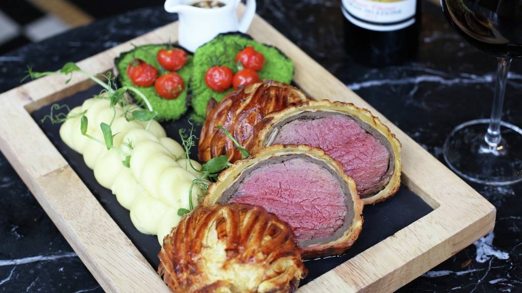 BSK Beef wellington and wine dinner sliced wellington serve 2019