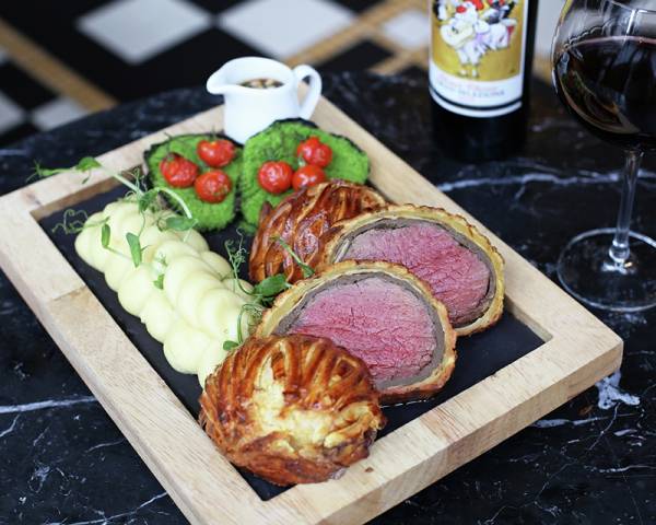 BSK Beef wellington and wine dinner sliced wellington serve 2019800px